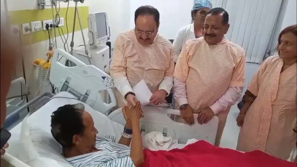 सोनम वांगचुक ने गुरुग्राम के मेदांता अस्पताल में 26 दिन का अनशन समाप्त किया। छात्रों, NEET परीक्षा सुधार और सरकार के आश्वासनों पर पढ़ें पूरी खबर।
