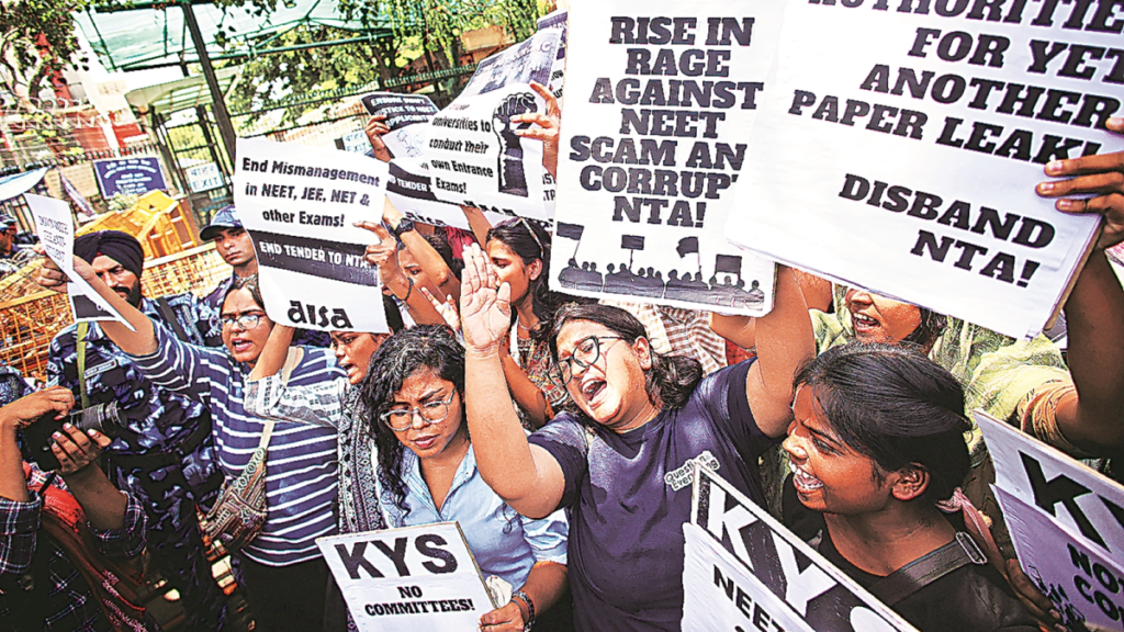 CJP प्रदर्शन के 25वें दिन कुणाल कामरा और चंद्रशेखर आज़ाद छात्रों के समर्थन में पहुंचे। NEET परीक्षा विवाद, सोनम वांगचुक के अनशन और छात्रों की मांगों से जुड़ी पूरी खबर पढ़ें।

