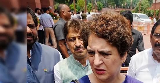 धर्मेंद्र प्रधान के इस्तीफे के बाद संसद में हुए स्वागत पर प्रियंका गांधी ने भाजपा पर तीखा हमला बोला। जानिए NEET पेपर लीक विवाद, छात्रों के प्रदर्शन और राहुल गांधी की प्रतिक्रिया से जुड़ी पूरी खबर।
