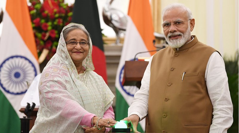 शेख हसीना ने भारत को बांग्लादेश का सबसे बड़ा मित्र बताया। निर्वासन, दिसंबर में वापसी की योजना और भारत-बांग्लादेश संबंधों पर उनके बड़े बयान जानें।
