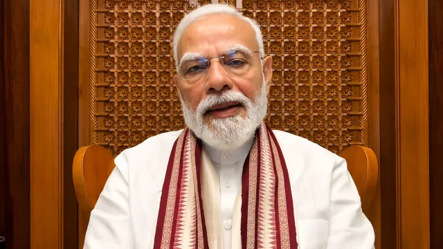 जंतर-मंतर विवाद में माफी के बाद रुचिका सिंह की मां ने पीएम मोदी का आभार जताया। जानिए पूरा मामला, माफी, एफआईआर और मां की भावुक अपील।
