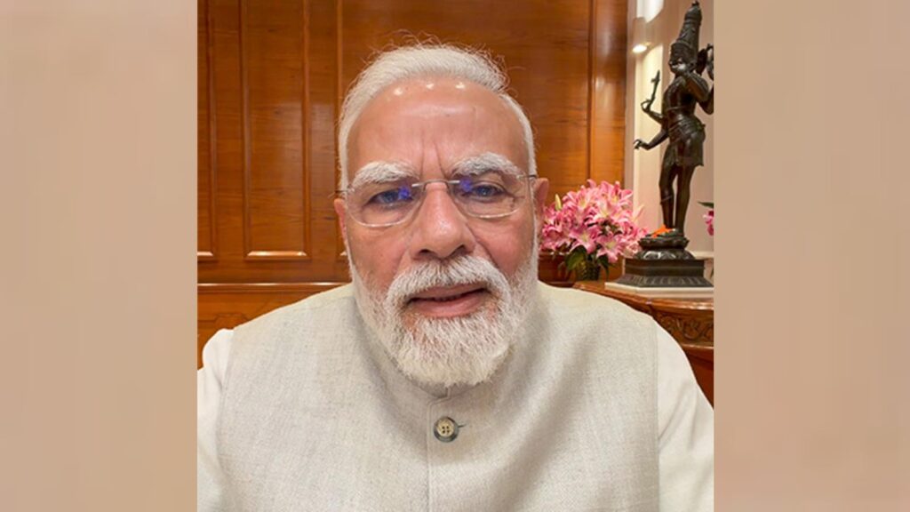पीएम मोदी ने वायरल आपत्तिजनक वीडियो विवाद पर छात्रों को माफ करते हुए कहा कि गालियां समाधान नहीं हैं, भटके लोगों को सही रास्ता दिखाएं।
