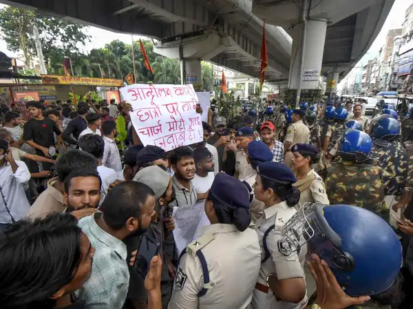 बिहार सरकार ने NEET प्रदर्शनकारियों पर दर्ज FIR वापस ली, छात्रों को बड़ी राहत